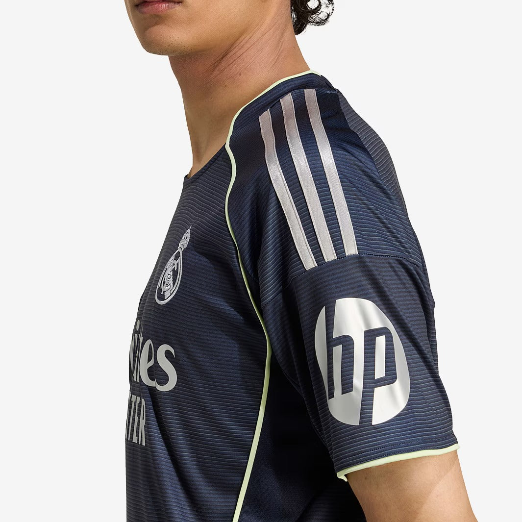 Camisa Adidas Real Madrid 2025/26 II Torcedor - detalhe da manga