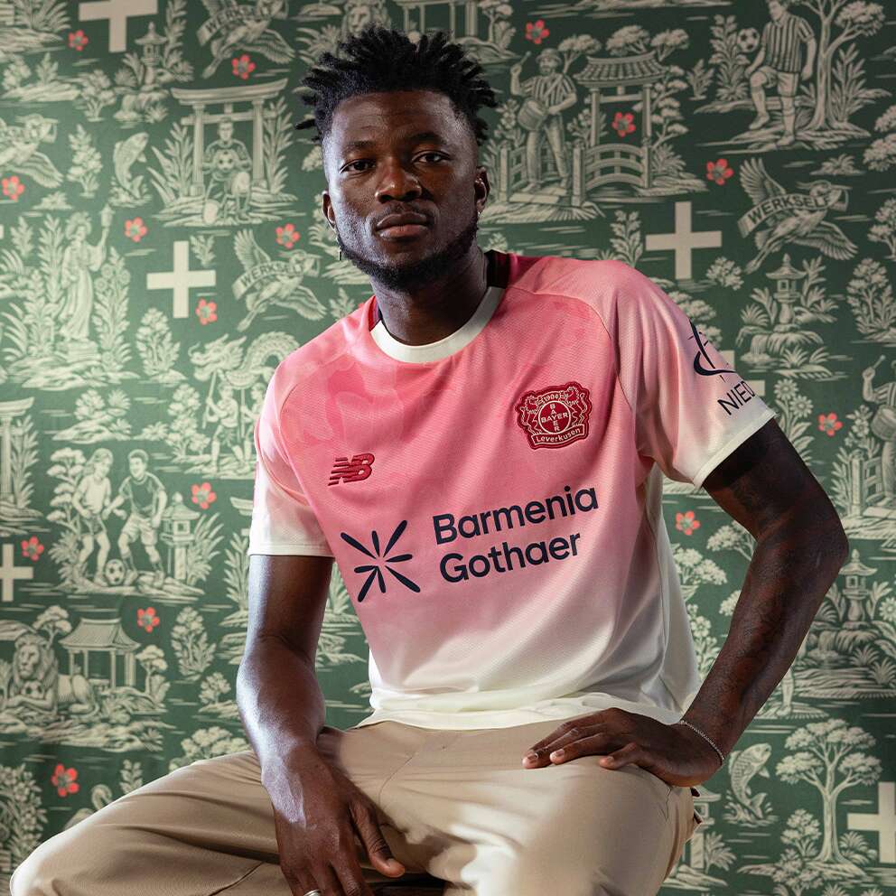 Camisa Bayer Leverkusen 2025/26 II - detalhe da gola