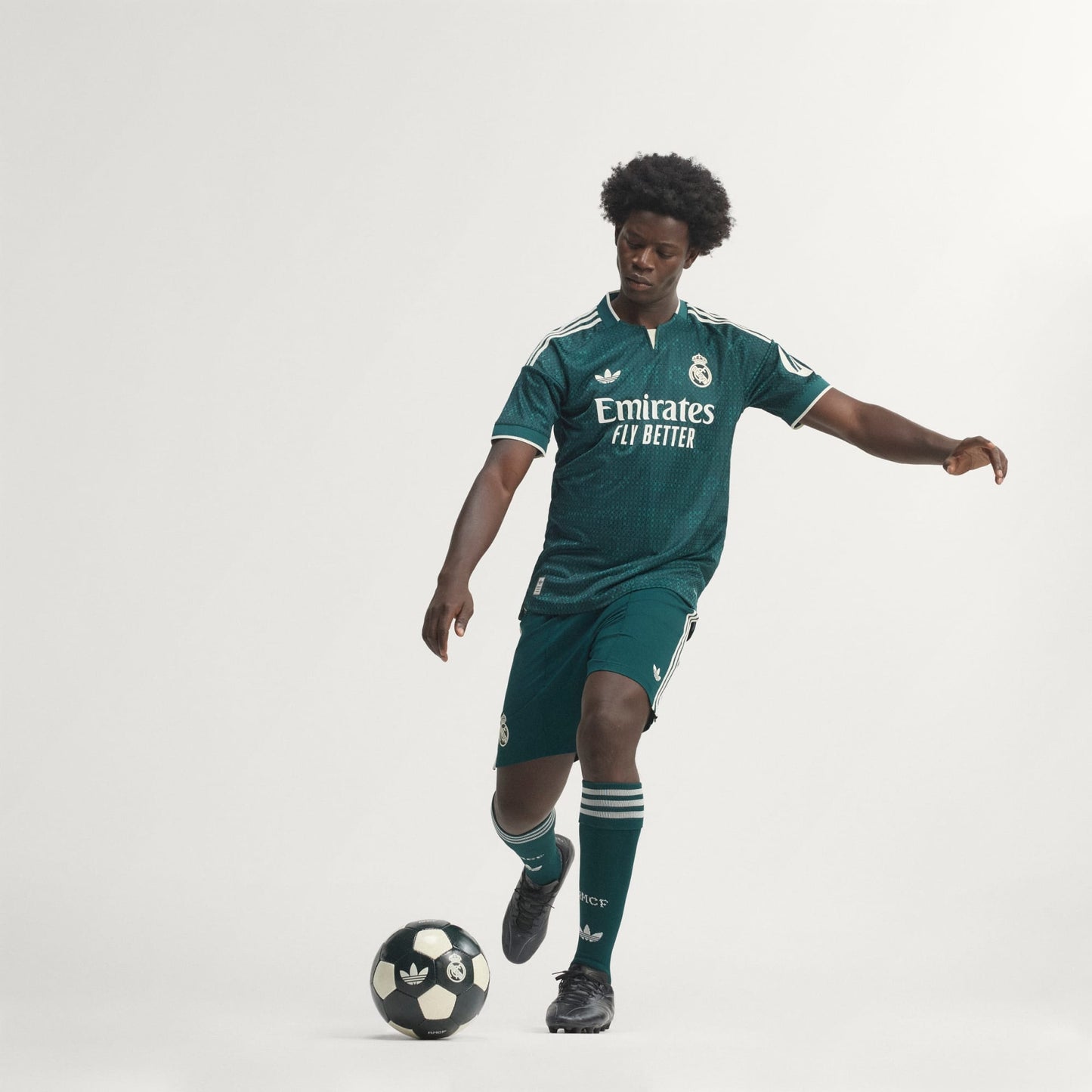 Camisa Adidas Real Madrid 2026/27 II Jogador