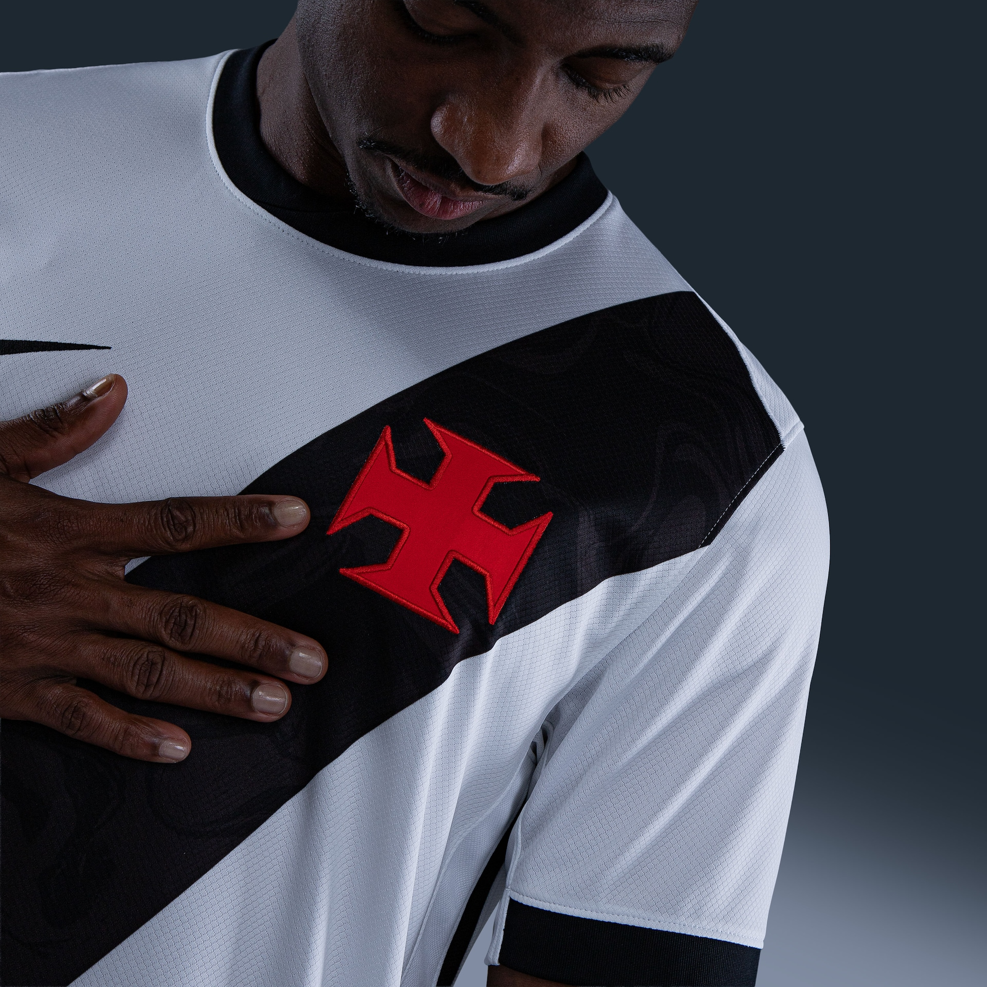 Camisa Nike Vasco 2026/27 II JAIR N° 8 - detalhe da gola