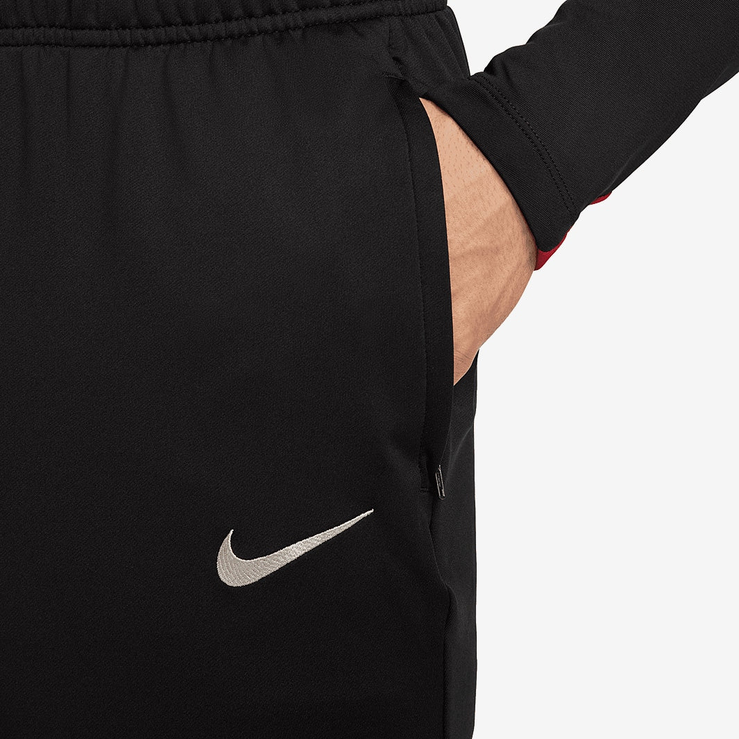 Calça de Treino Nike Liverpool FC 2024/25 - detalhe da gola