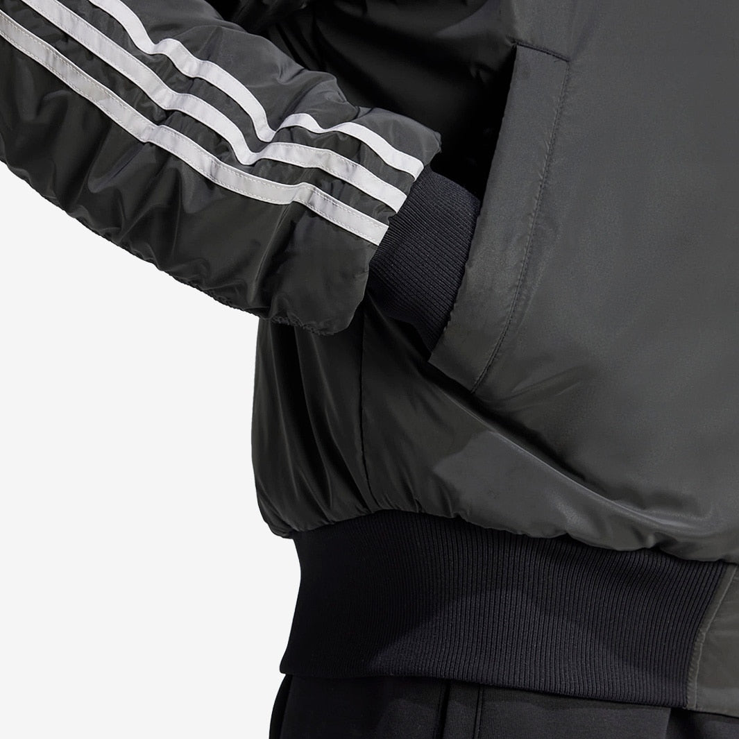 Jaqueta Adidas Juventus FC 2024/25 Nasa - detalhe da manga