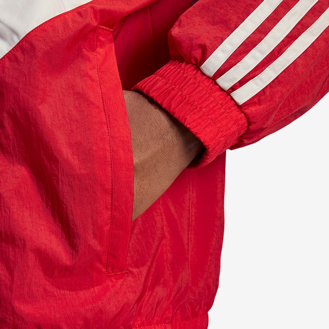 Jaqueta Adidas Originals Bayern de Munique 2024/25 - detalhe da manga