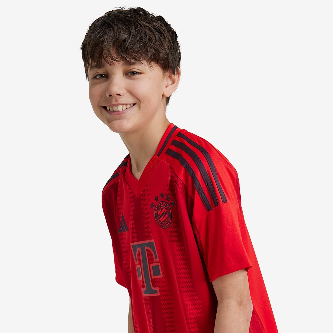 Conjunto Infantil Adidas Bayern de Munique 2024/25 I Torcedor - detalhe da gola