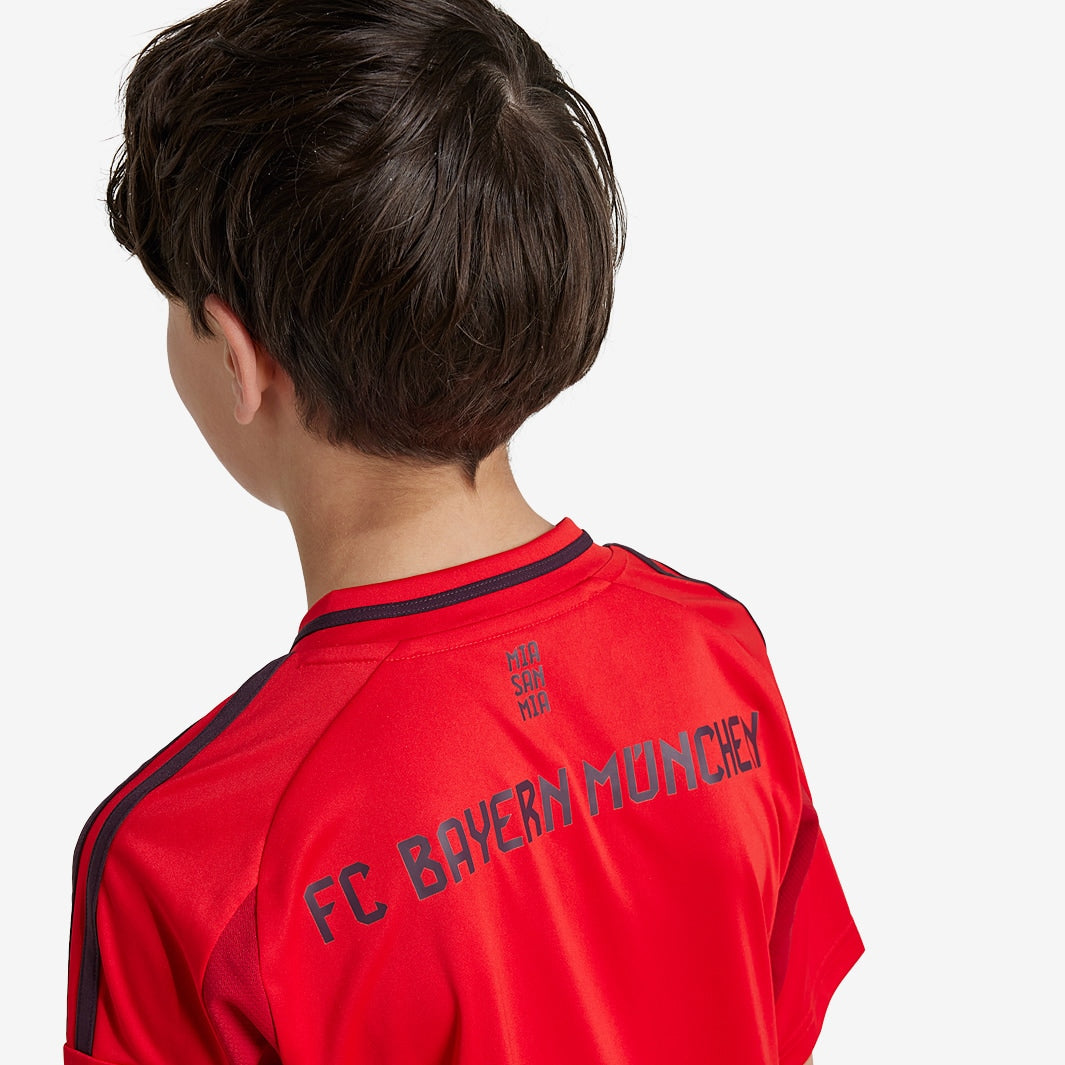 Conjunto Infantil Adidas Bayern de Munique 2024/25 I Torcedor - detalhe da manga