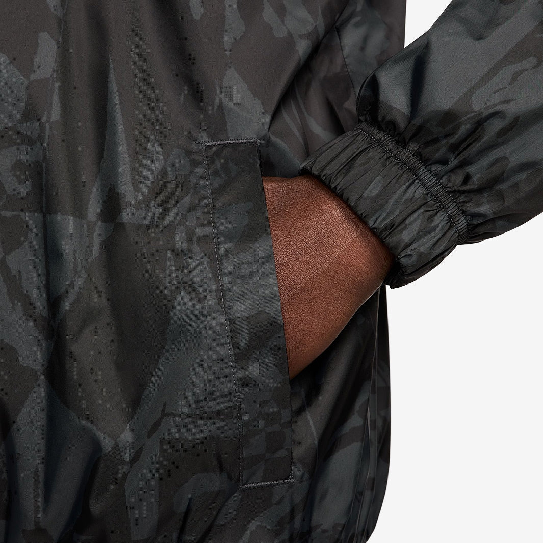 Jaqueta de Inverno Nike Liverpool FC 2024/25 - detalhe da manga