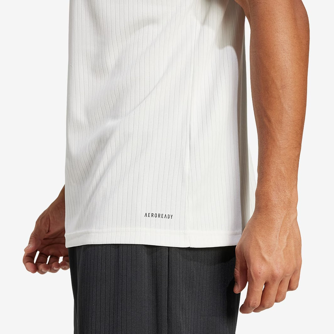 Camisa Adidas Originals Alemanha 2024 Edição Especial 125 Anos - detalhe da manga