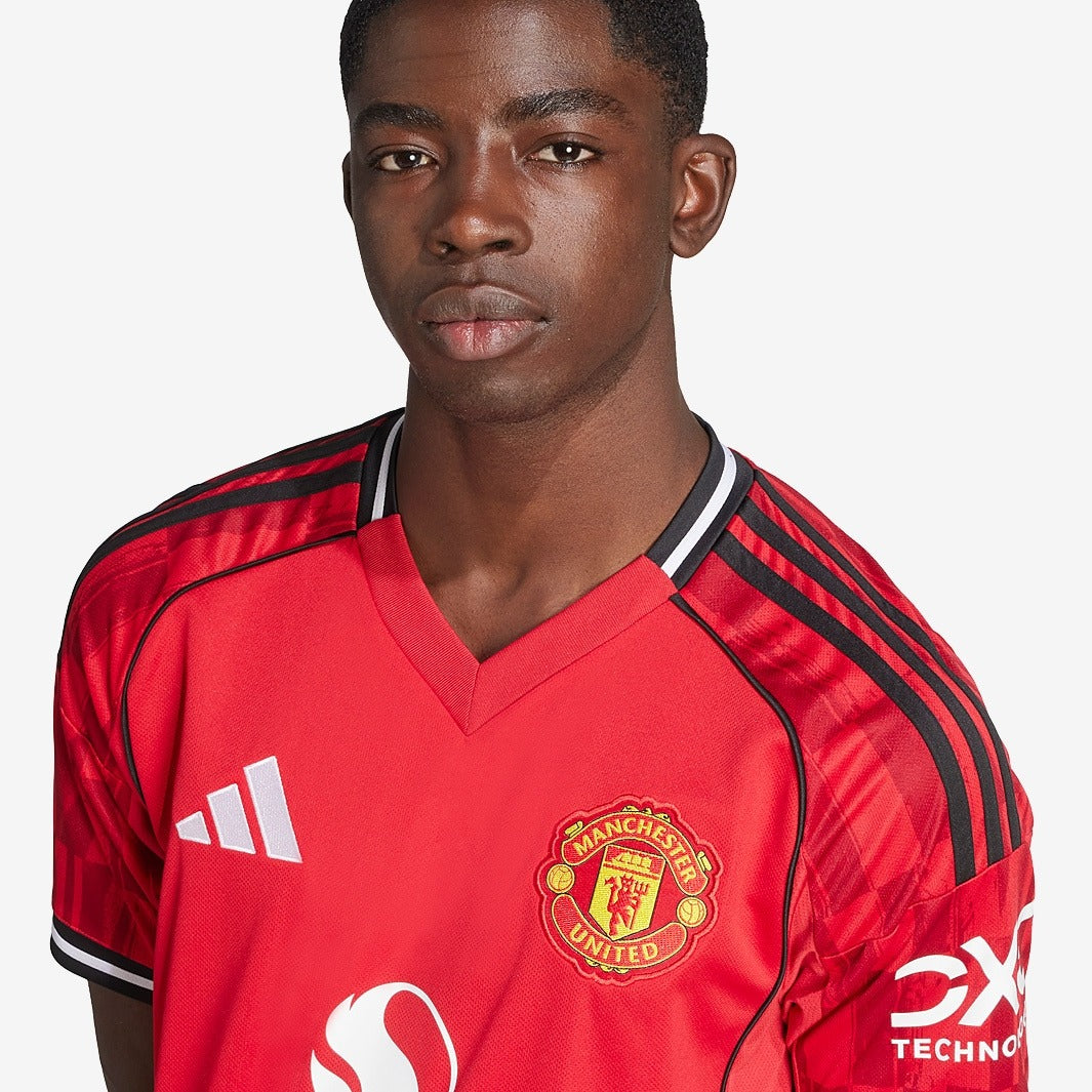 Camisa Adidas Manchester United 2025/26 I Torcedor - detalhe da gola