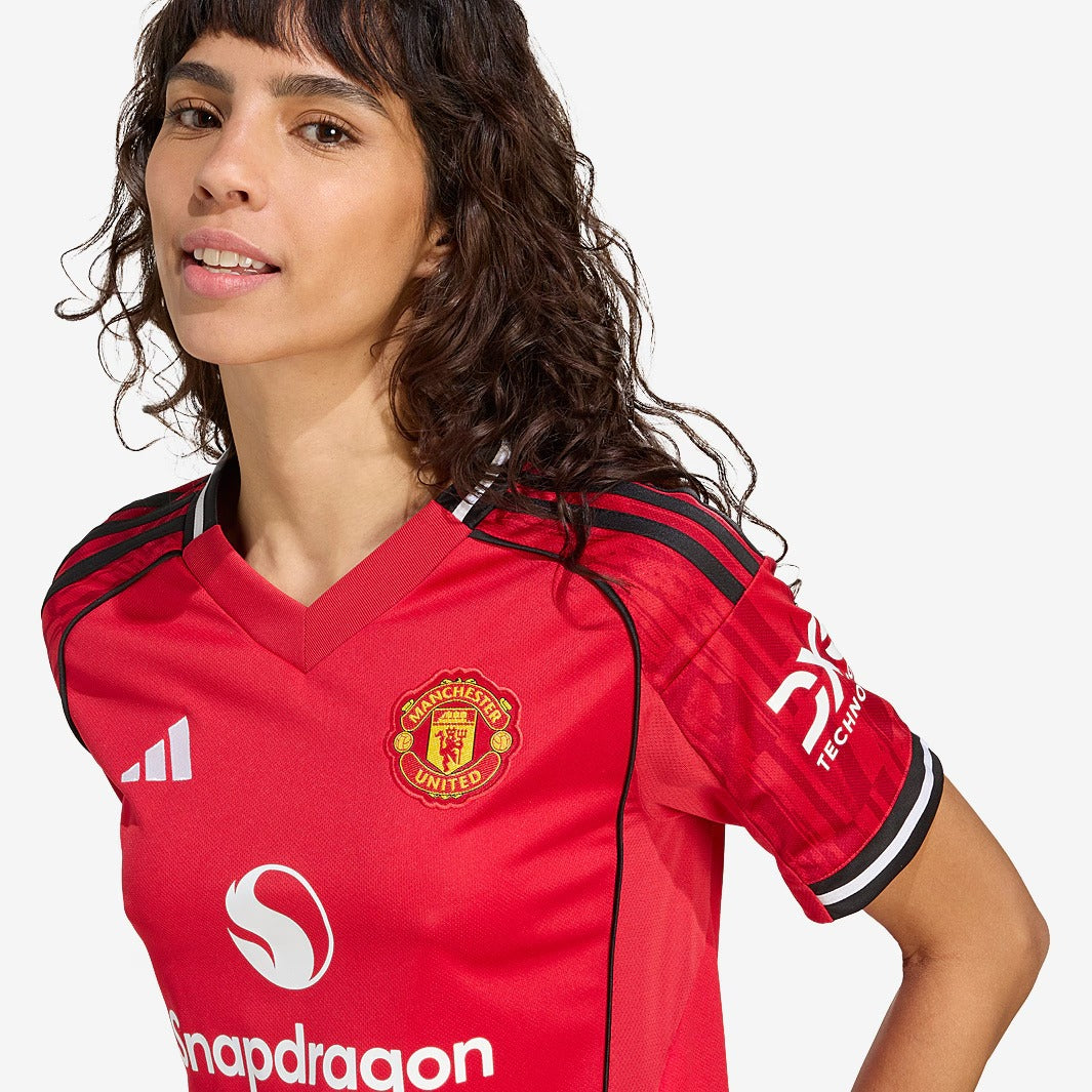 Camisa Feminina Adidas Manchester United 2025/26 I - detalhe da gola