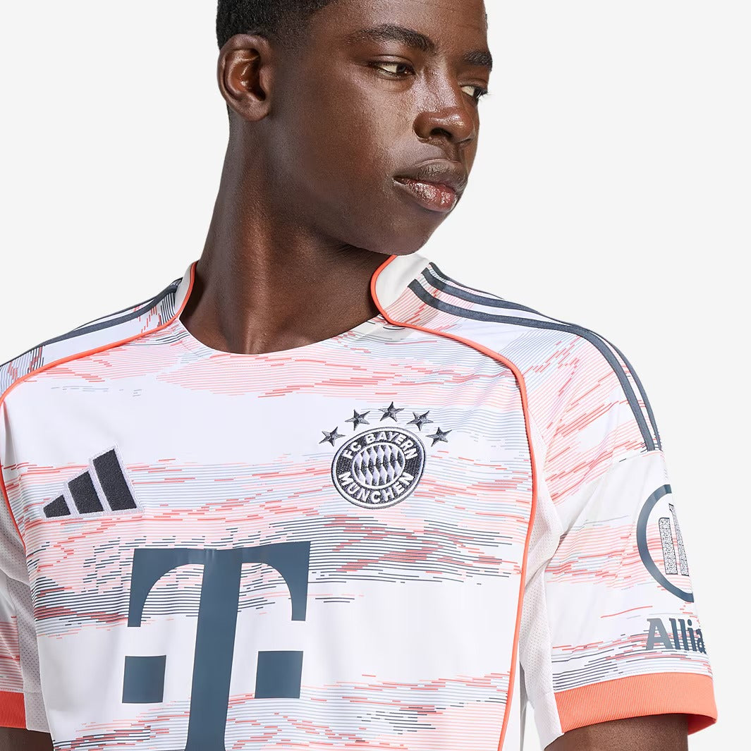 Camisa Adidas Bayern de Munique 2025/26 II Torcedor - detalhe da manga
