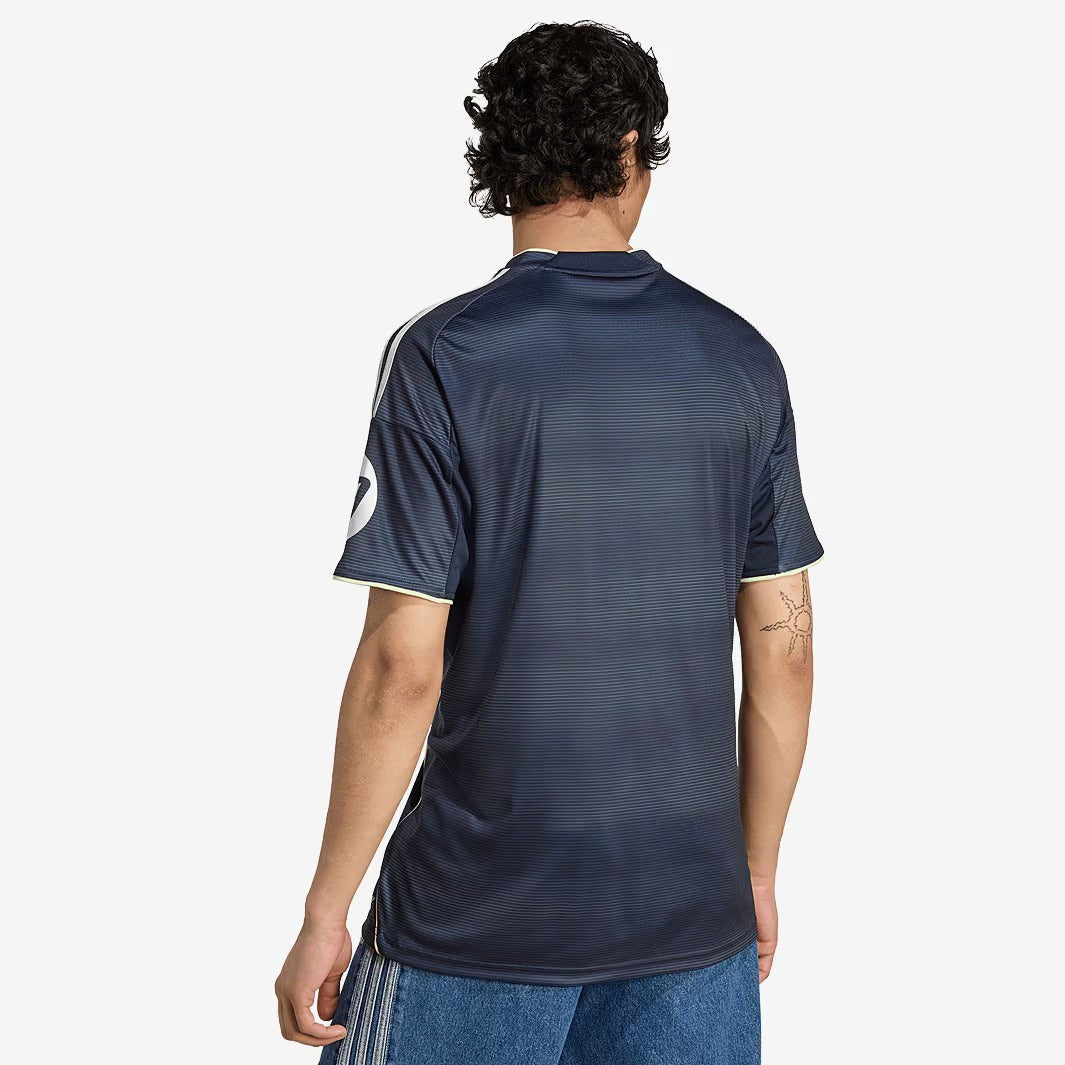 Camisa Adidas Real Madrid 2025/26 II Torcedor - detalhe da gola