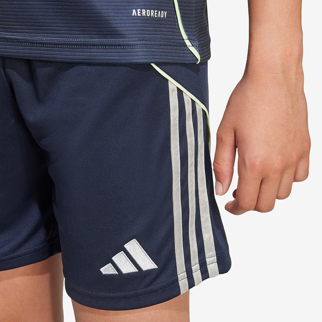 Conjunto Infantil Adidas Real Madrid 2025/26 II - detalhe da gola