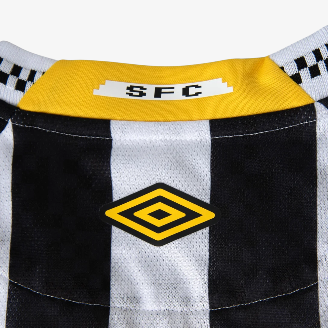Camisa Masculina Umbro Santos Torcedor 2025/26 II - detalhe da manga