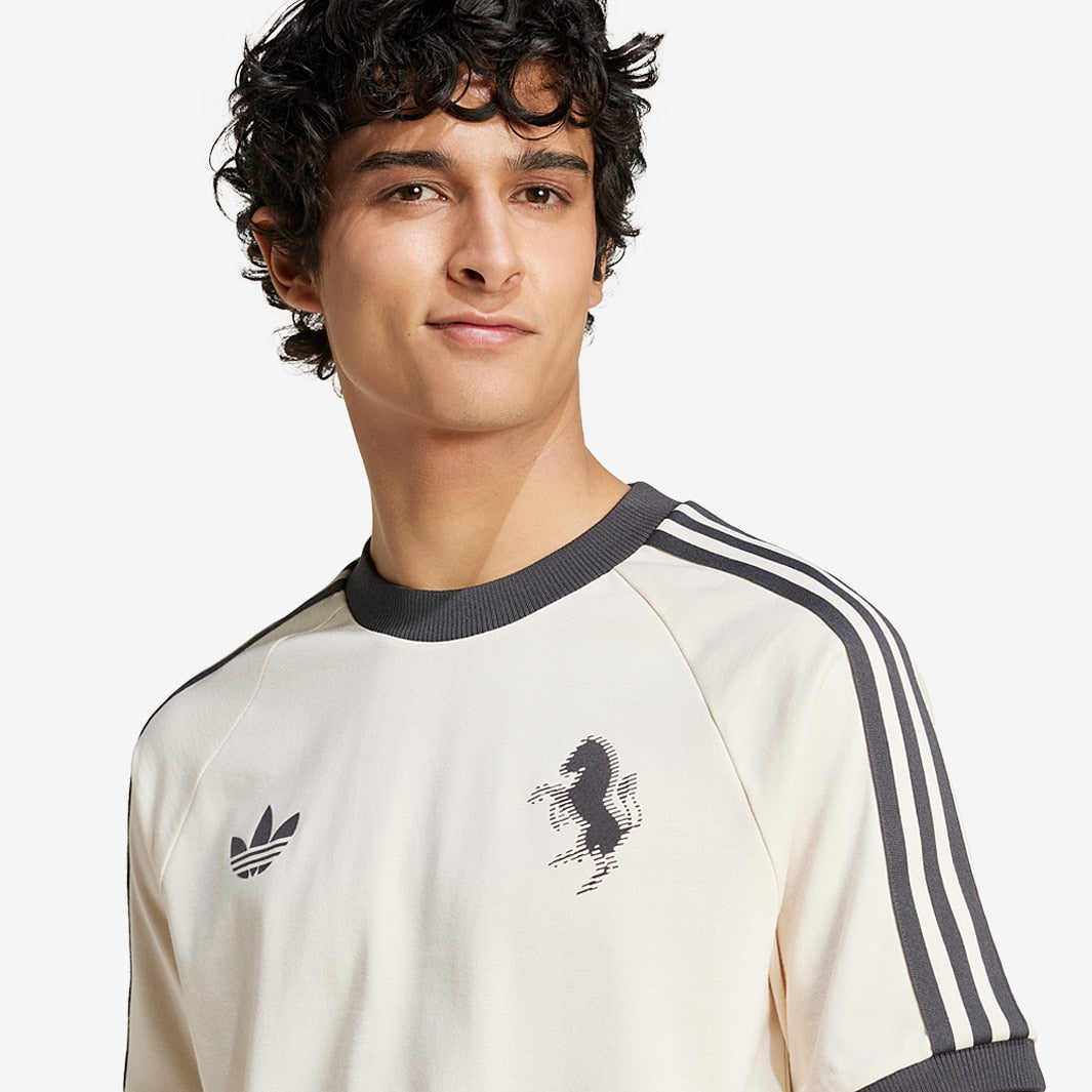 Camisa Casual Adidas Juventus FC 3 Stripes - detalhe da gola