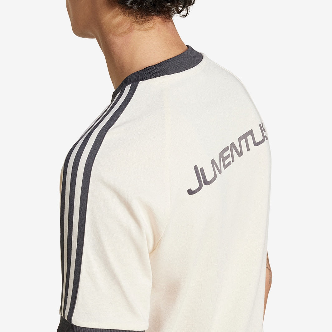 Camisa Casual Adidas Juventus FC 3 Stripes - detalhe da manga