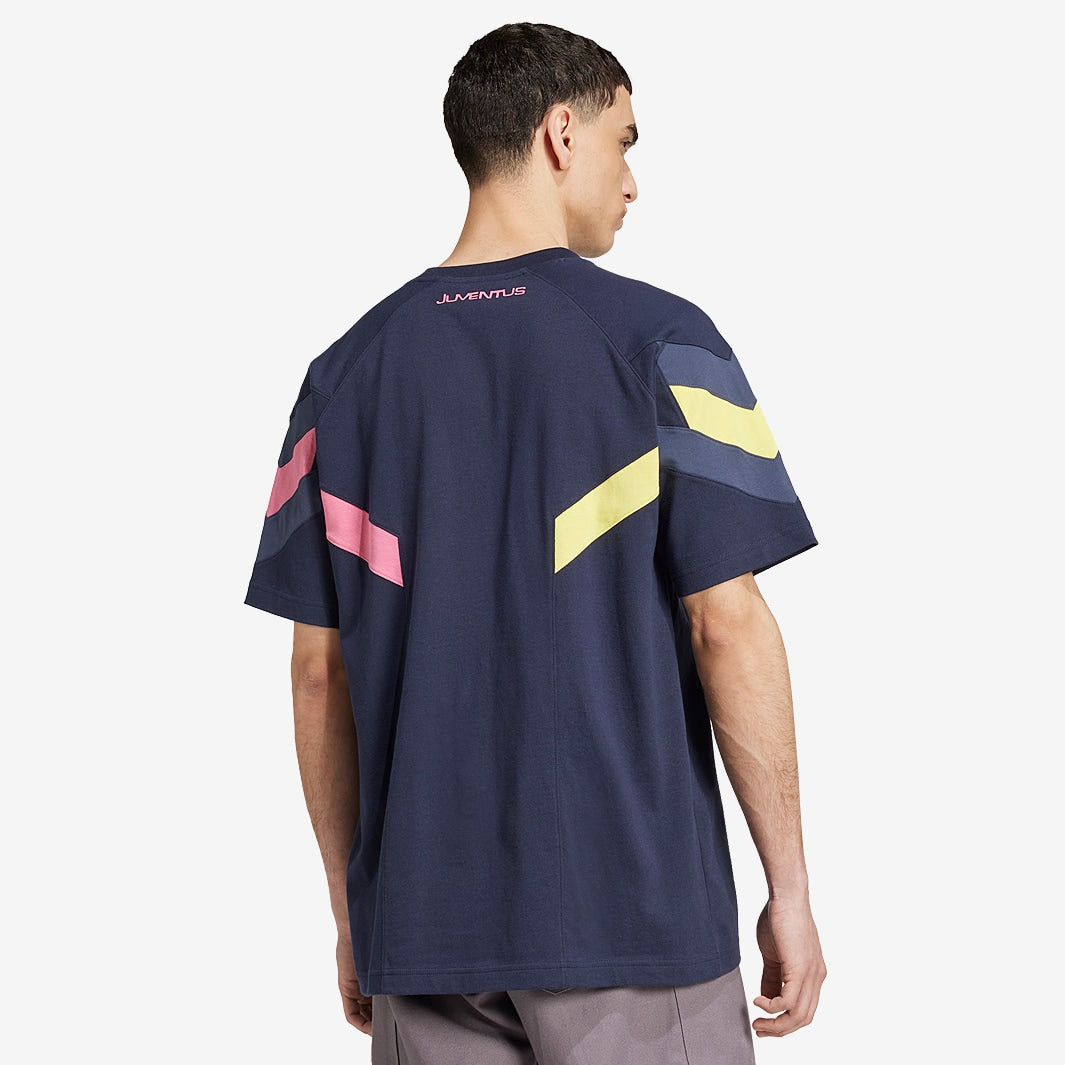 Camisa Casual Adidas Originals Juventus FC 2024/25 Legend Ink - detalhe