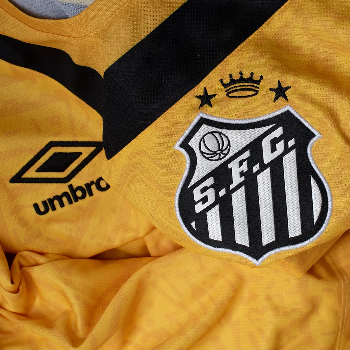 Camisa Masculina Umbro Santos 2024/25 III - detalhe da gola