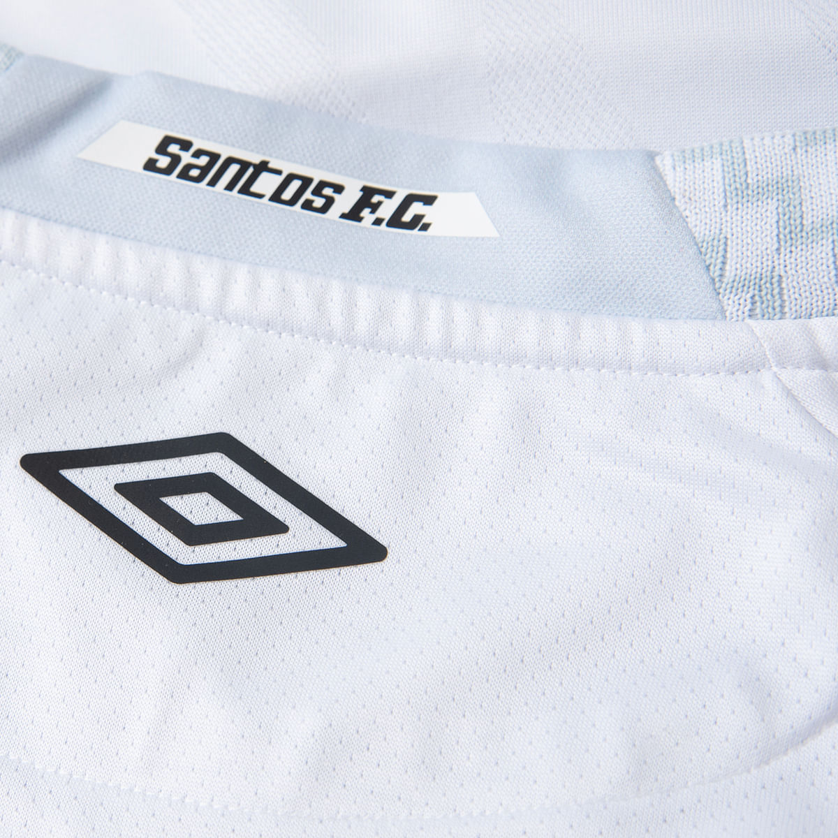Camisa Masculina Umbro Santos Jogador 2025/26 I - detalhe da gola