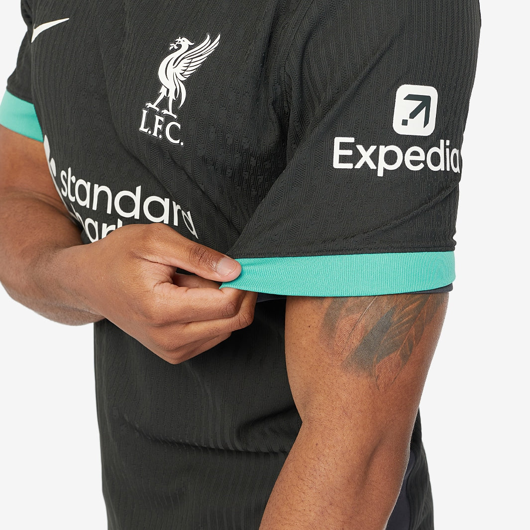 Camisa Nike Liverpool FC 2024/25 II Jogador - detalhe da manga