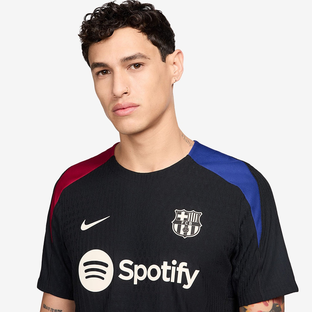 Camisa Treino Nike FC Barcelona 2024/25 - detalhe da gola