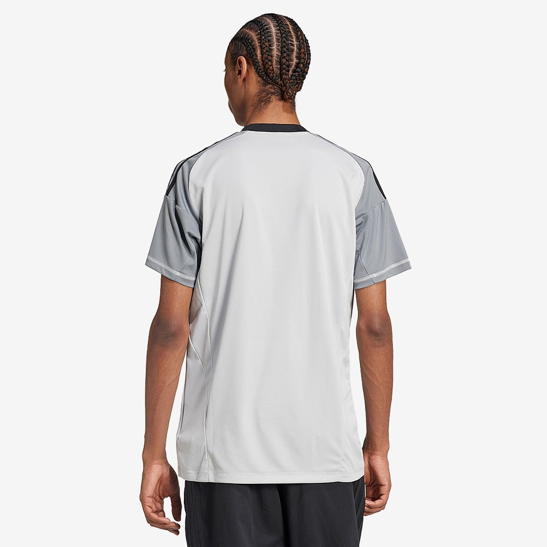 Camisa Adidas Juventus FC 2024/25 Goleiro - detalhe da manga