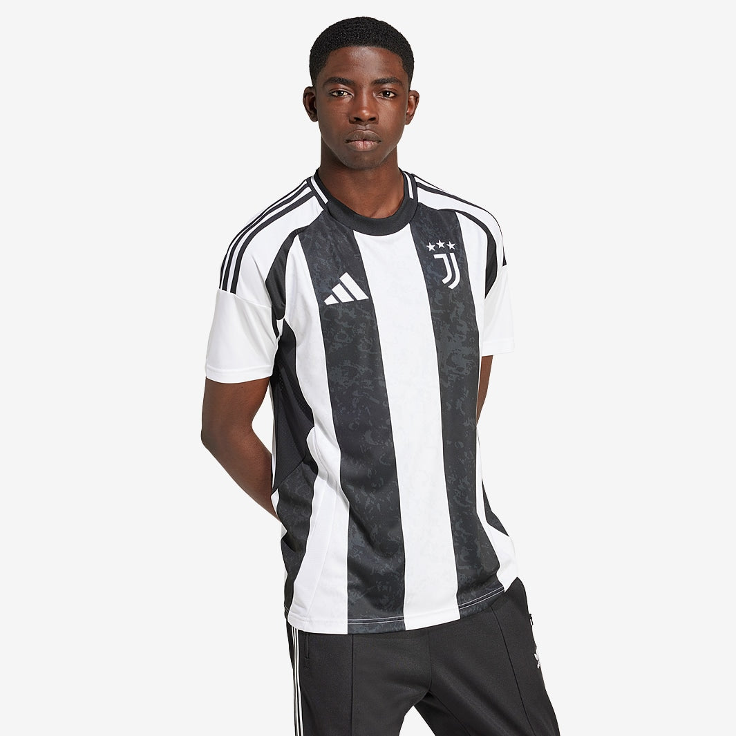 Camisa Adidas Juventus FC 2024/25 I - detalhe da gola