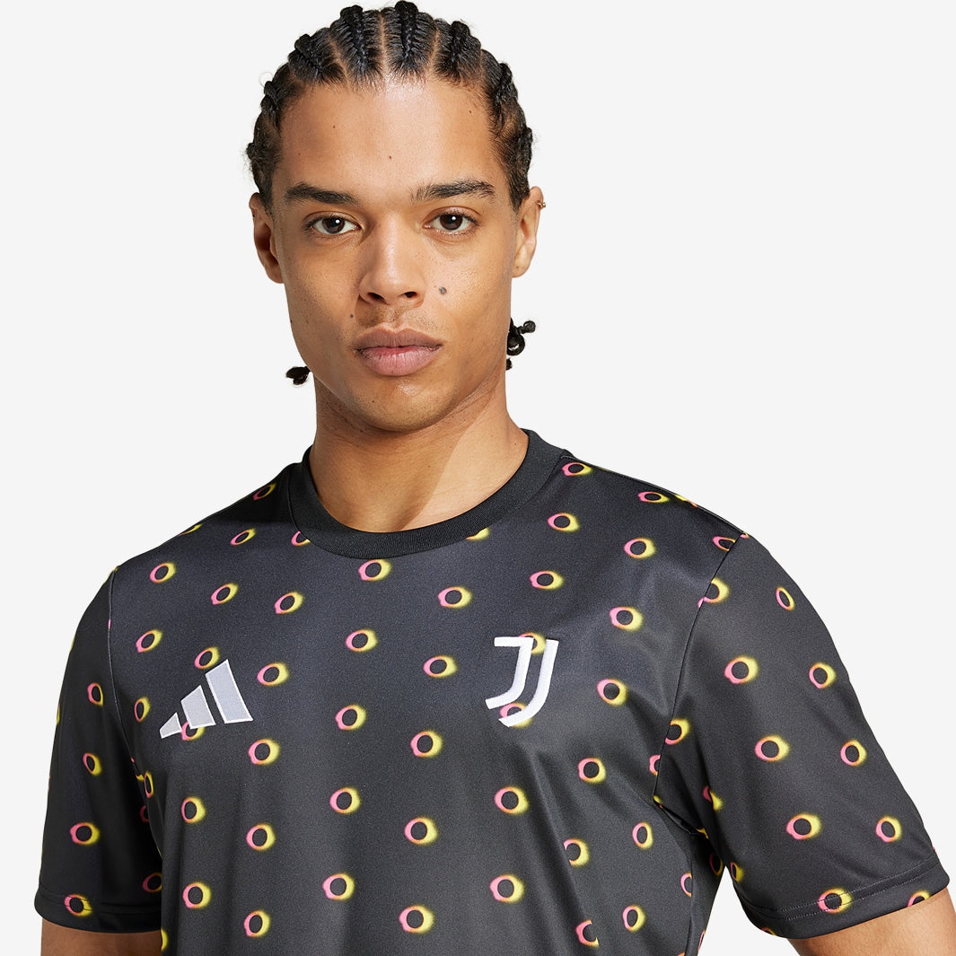 Camisa Adidas Juventus FC 2024/25 Pré-Jogo - detalhe da gola
