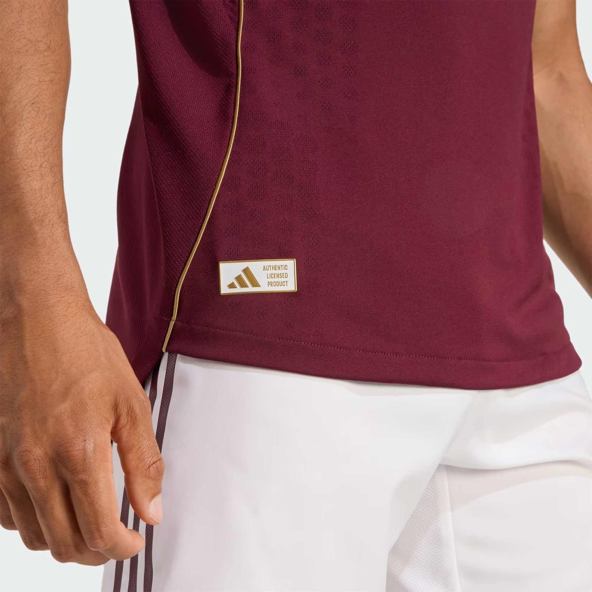 Camisa Aston Villa 2025/26 I - detalhe da gola
