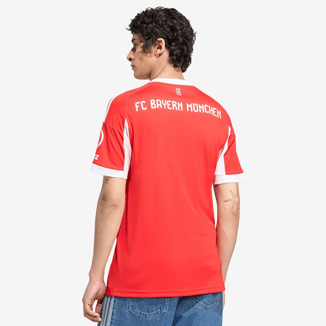 Camisa Bayern de Munique 2025/26 I - detalhe da gola