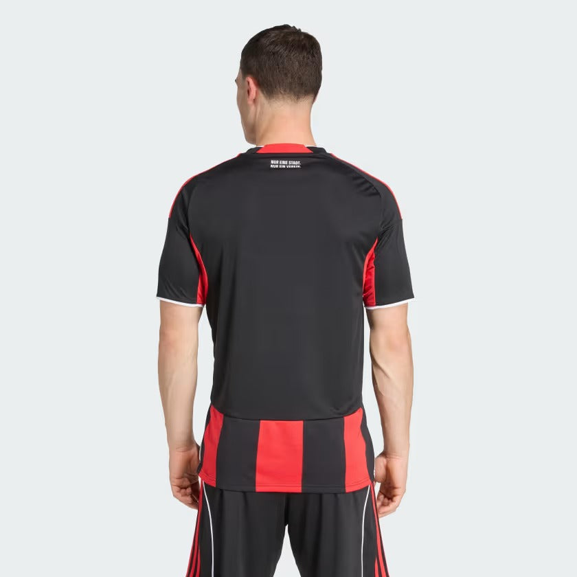 Camisa Frankfurt 2025/26 I - detalhe da gola