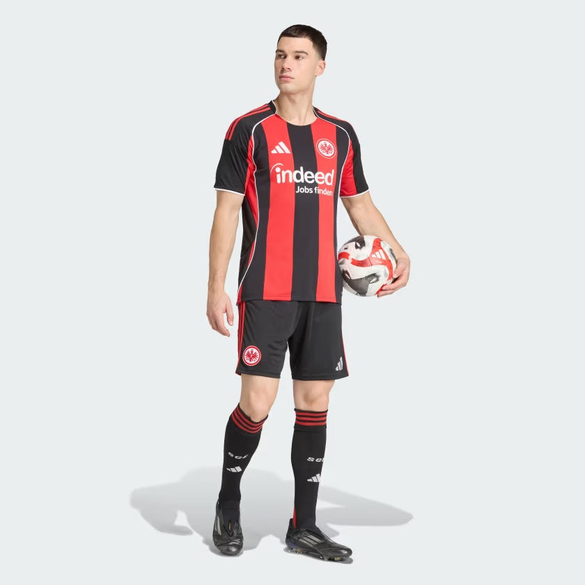 Camisa Frankfurt 2025/26 I - detalhe da manga