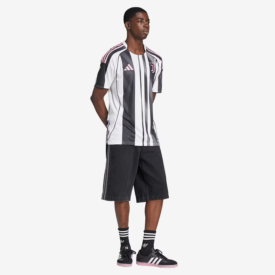 Camisa Juventus 2025/26 I - detalhe
