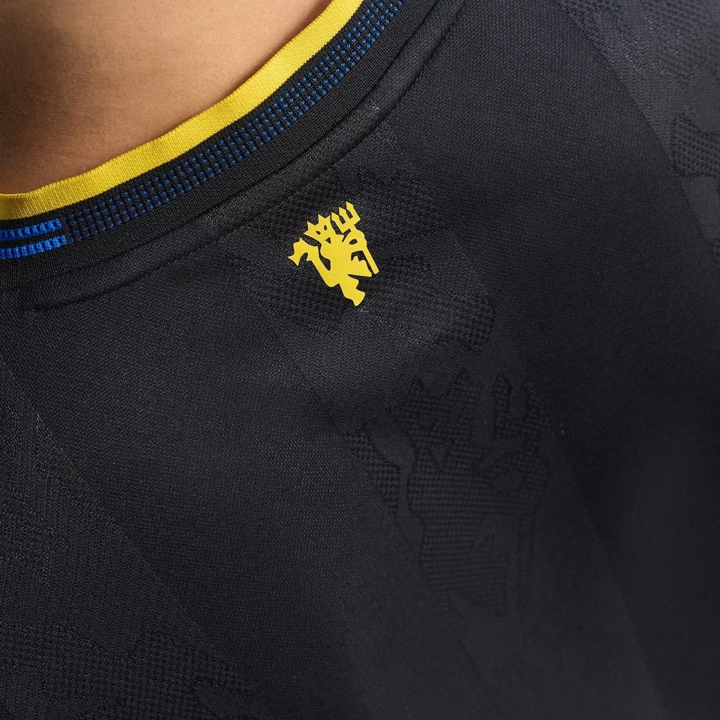 Camisa Adidas Manchester United 2025/26 III - detalhe