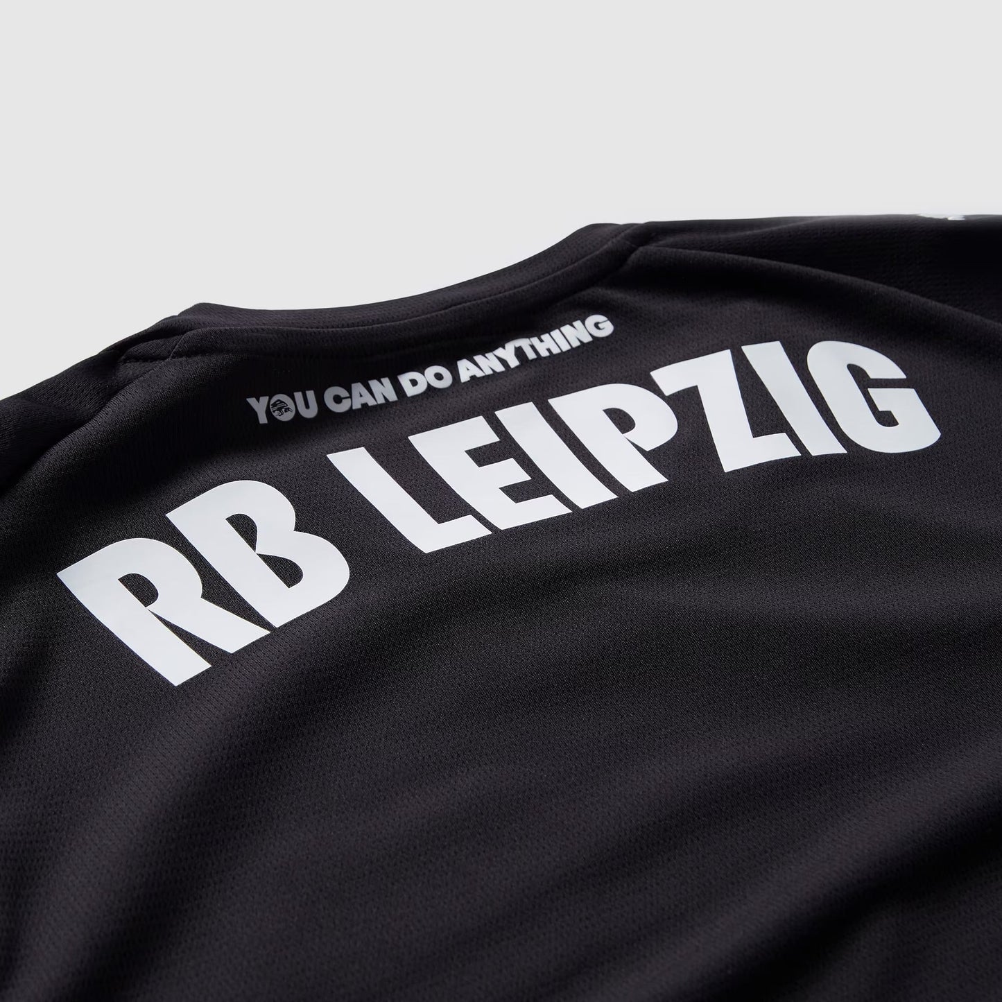 Camisa RB Leipzig 2025/26 III - detalhe da gola