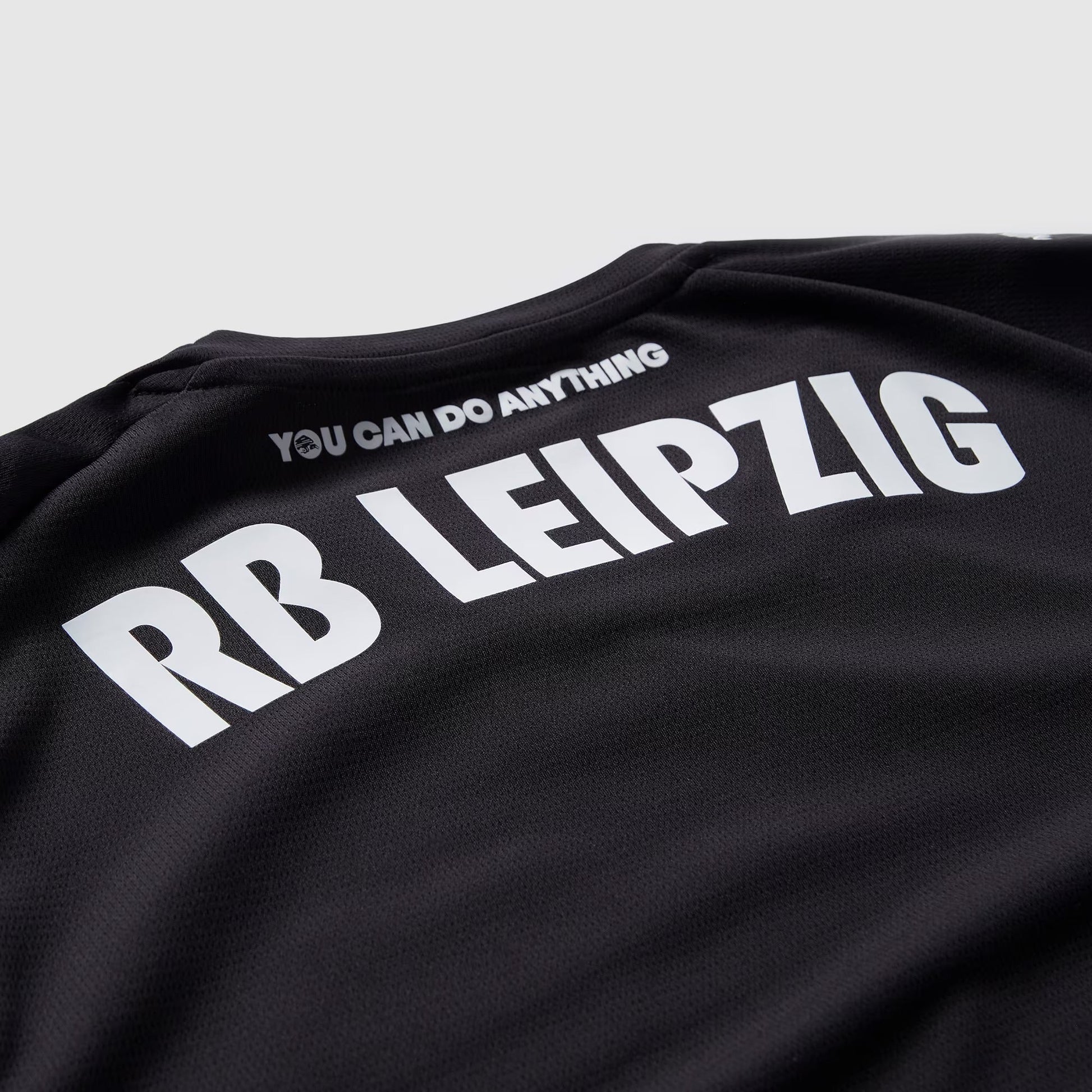 Camisa RB Leipzig 2025/26 III - detalhe da gola