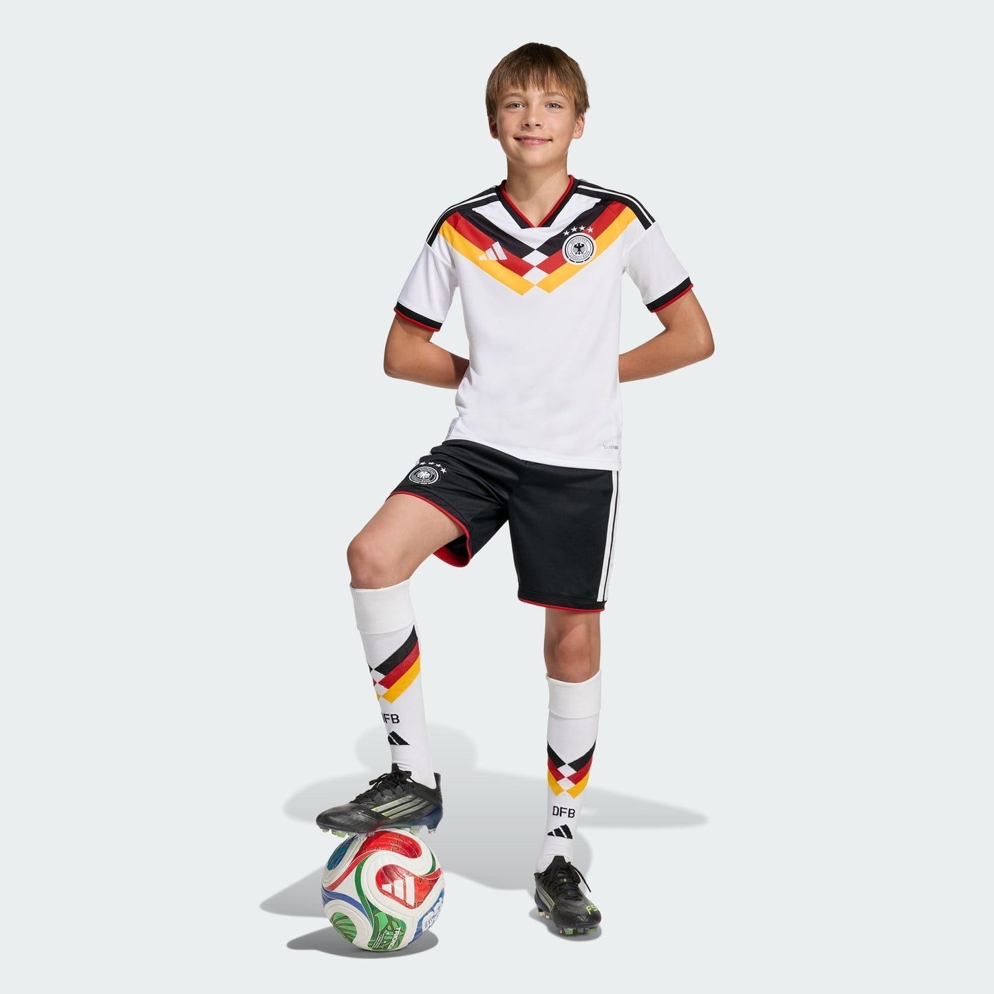 Conjunto Infantil Alemanha 2026/27 I - detalhe da manga