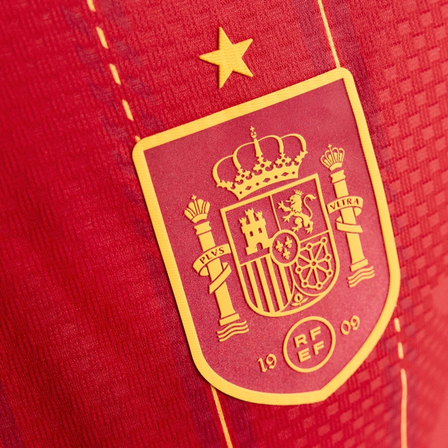 Camisa Espanha 2026/27 I Jogador - detalhe da manga