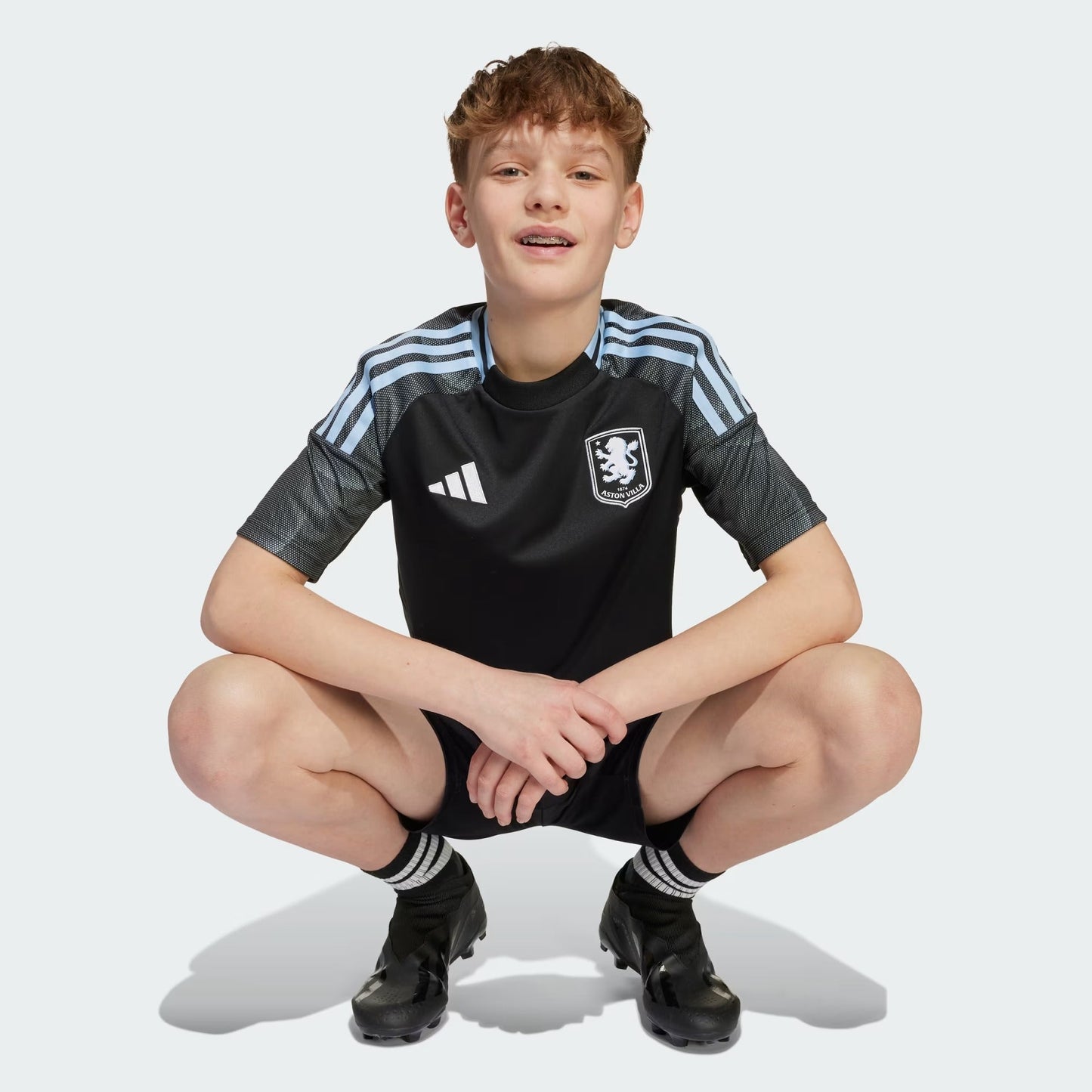 Conjunto Infantil Adidas Aston Villa 2025/26 II - detalhe