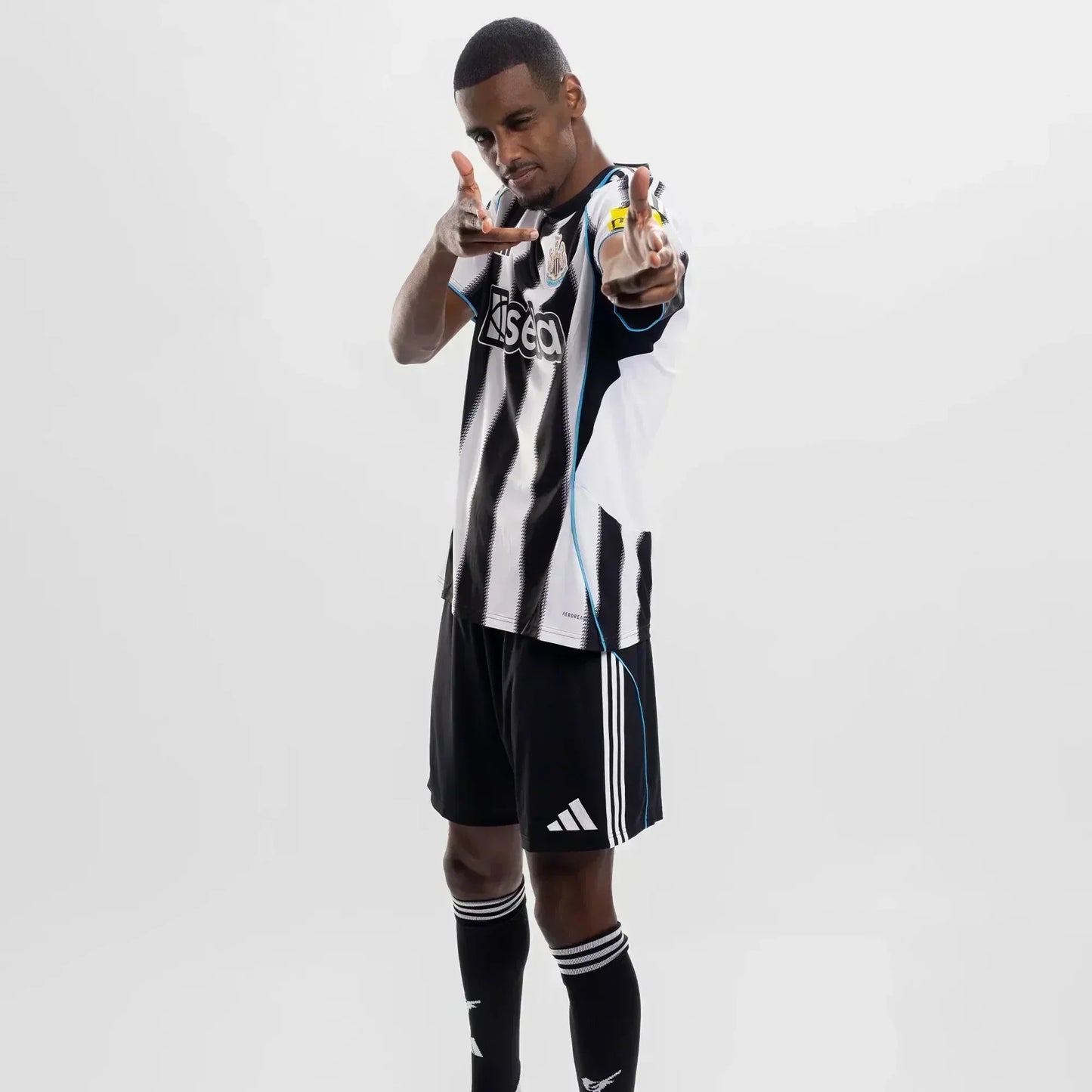 Camisa adidas Newcastle 2025/26 I - etiqueta