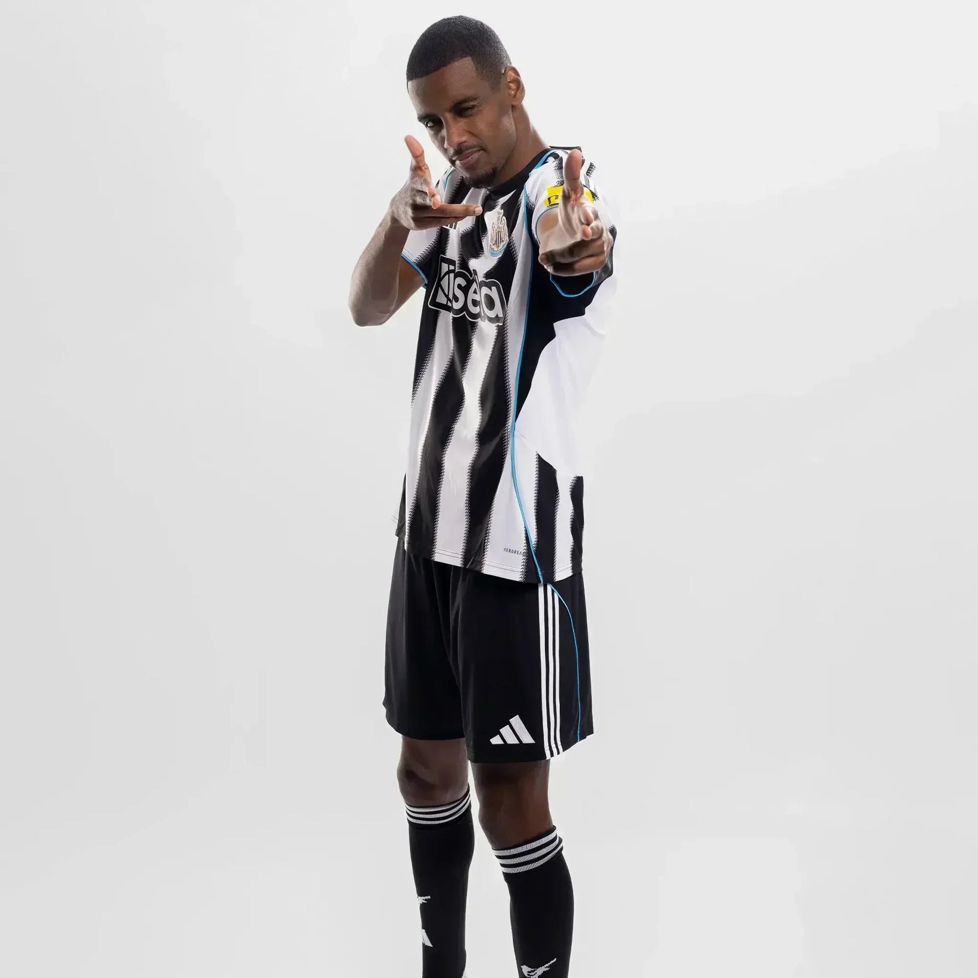 Camisa Adidas Newcastle 2025/26 I - etiqueta
