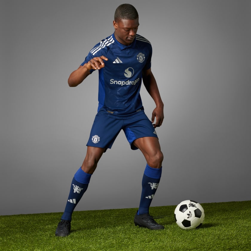 Camisa Adidas Manchester United 2024/25 II Authentic - detalhe