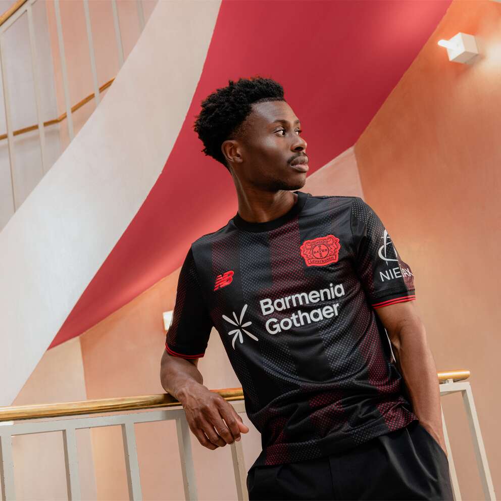 Camisa Bayer Leverkusen 2025/26 I - detalhe