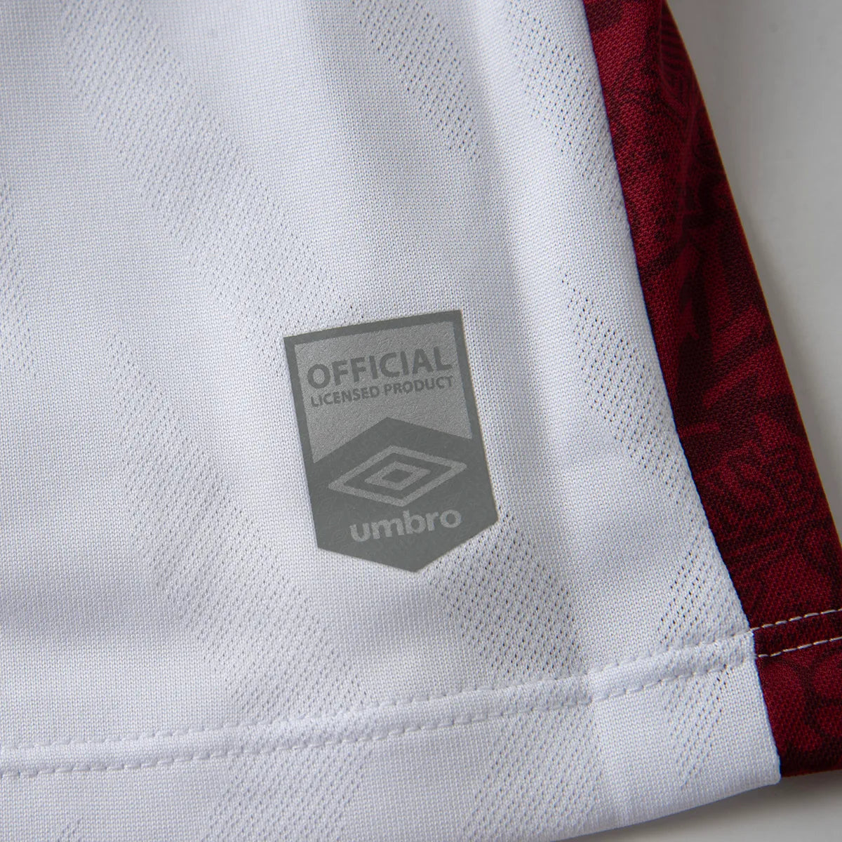 Camisa Feminina Umbro Fluminense 2025/26 II - detalhe da gola
