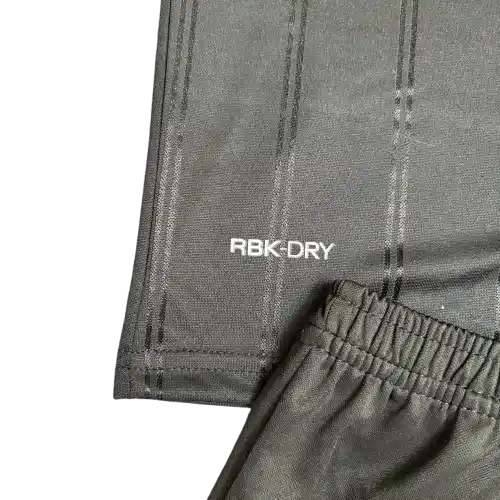 Conjunto Infantil Reebok Botafogo 2025/26 II - detalhe da gola