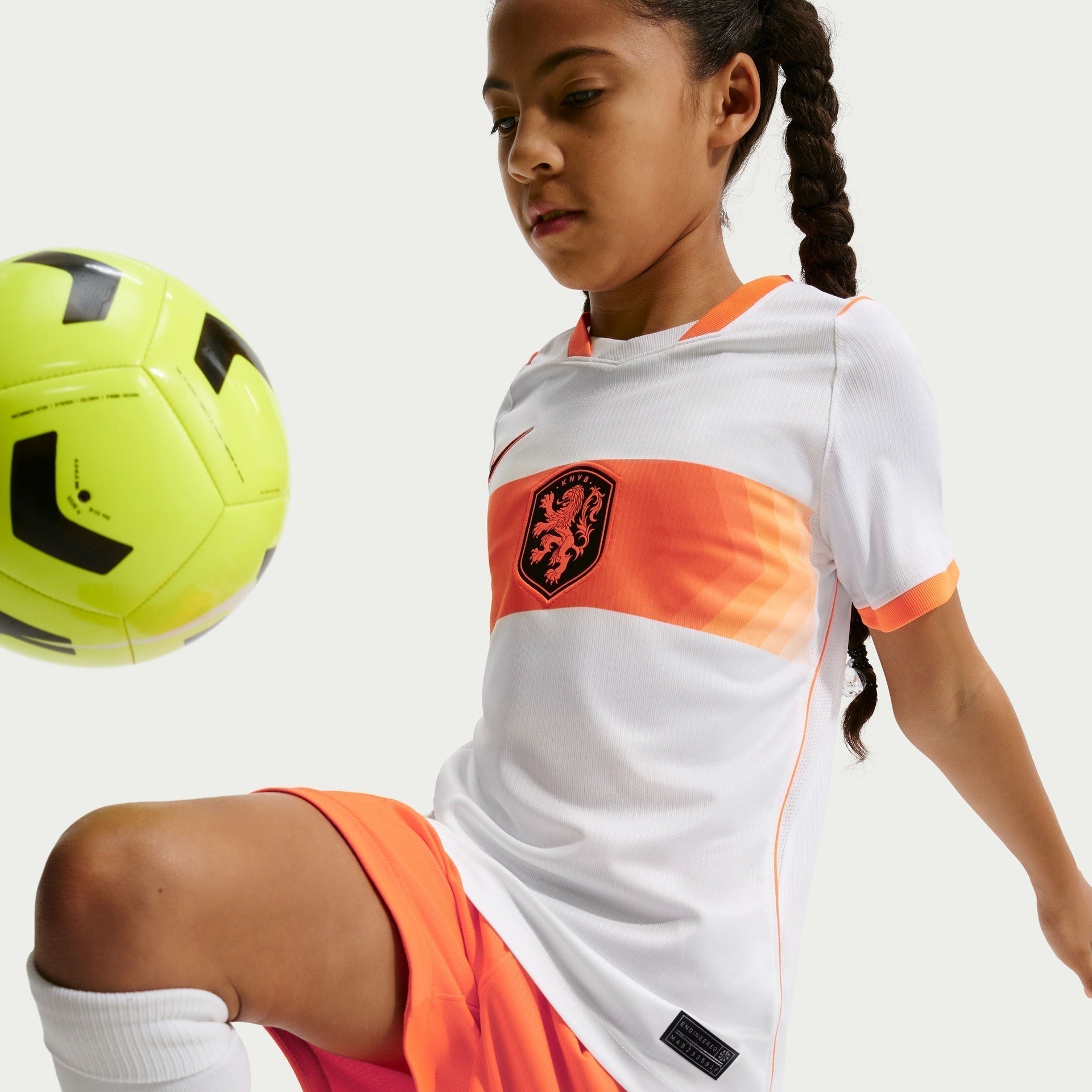 Conjunto Infantil Holanda 2026/27 II - detalhe da manga