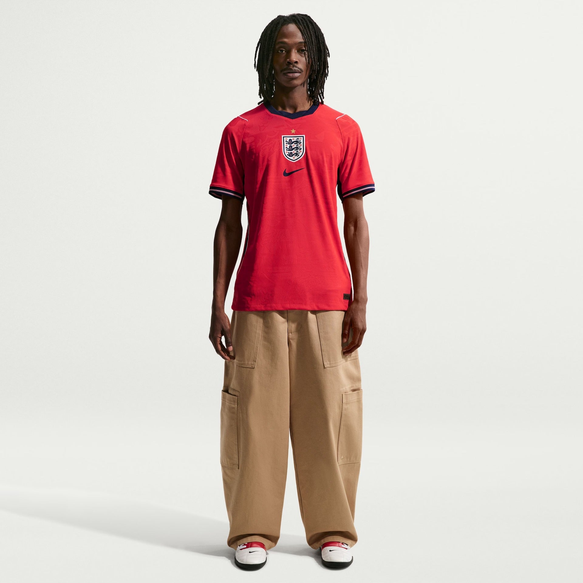 Camisa Inglaterra 2026/27 I Jogador - detalhe da gola
