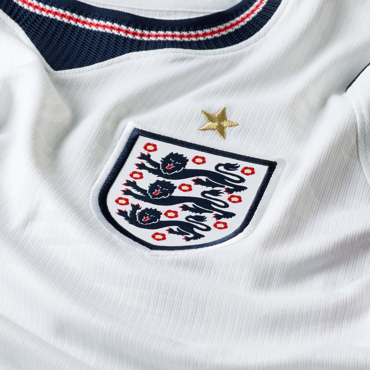 Camisa Inglaterra 2026/27 II - detalhe da gola