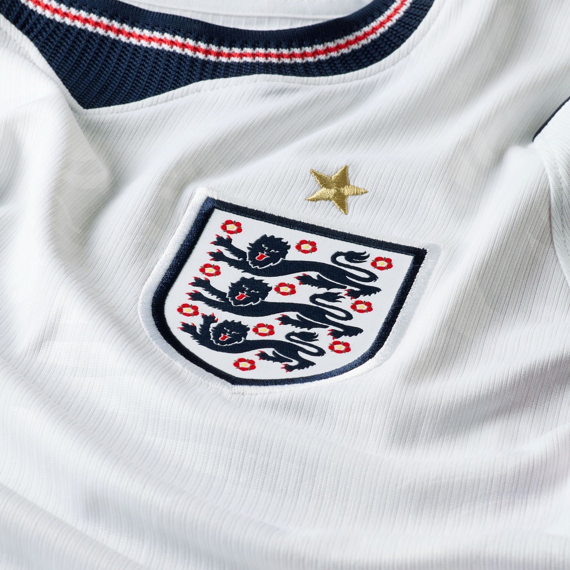 Camisa Inglaterra 2026/27 II - detalhe da gola