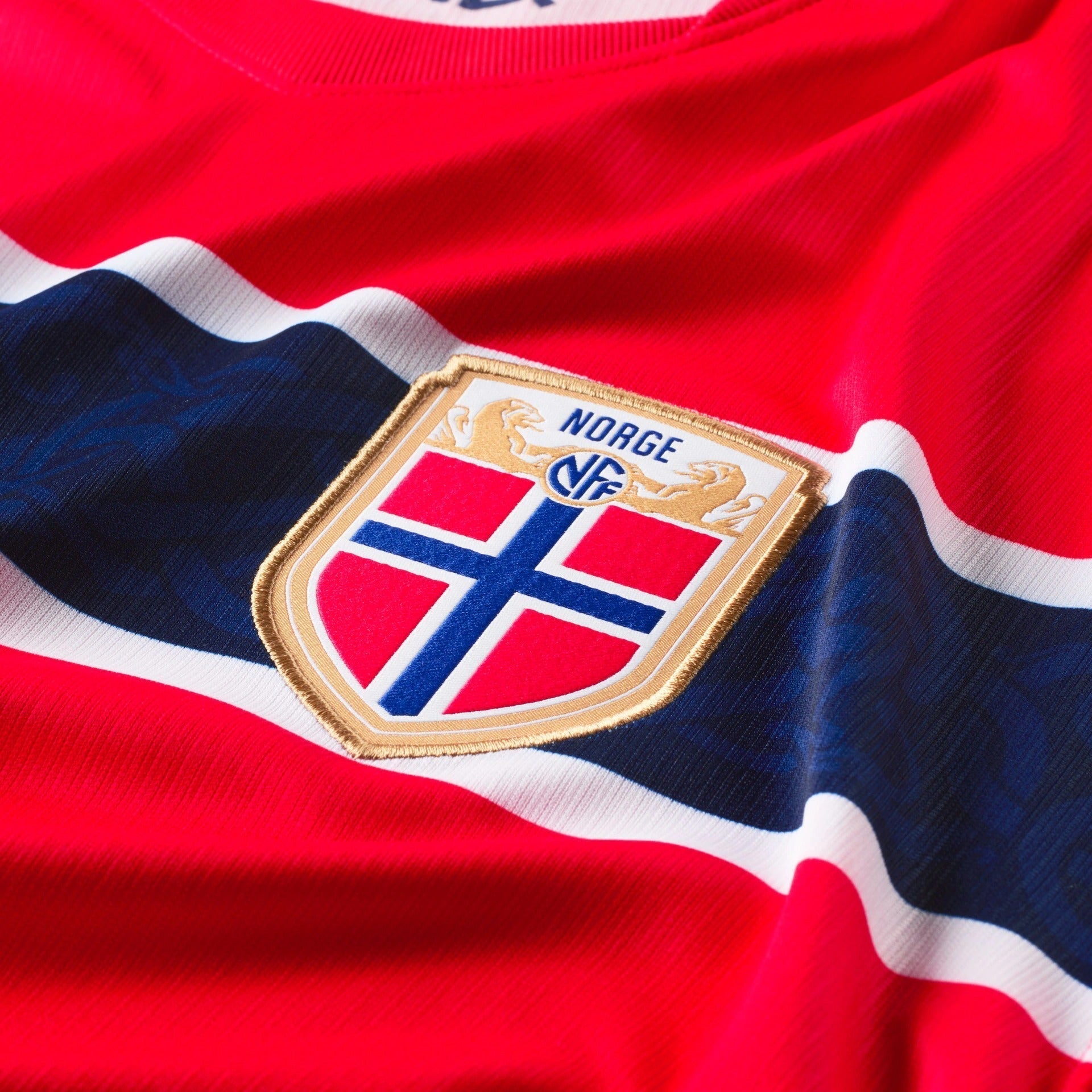 Camisa Noruega 2026/27 I - etiqueta