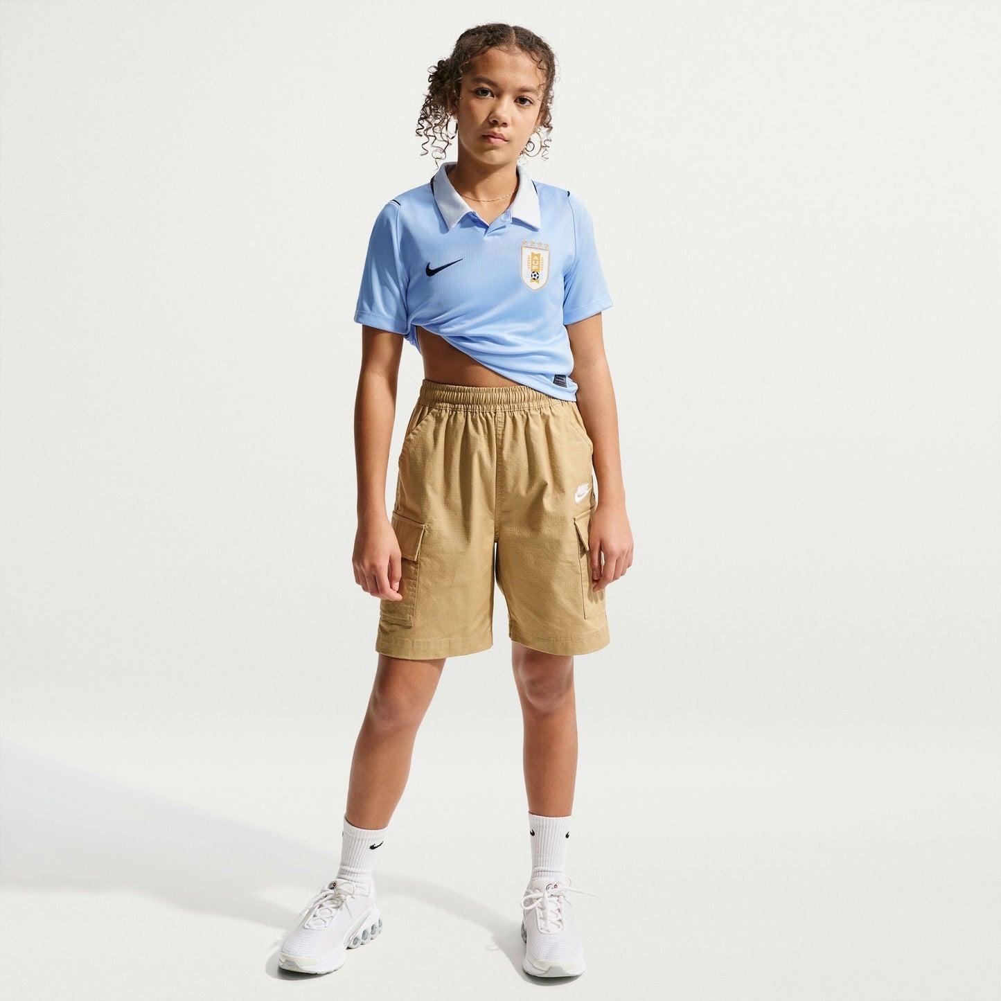 Conjunto Infantil Uruguai 2026/27 I Kit - detalhe da gola